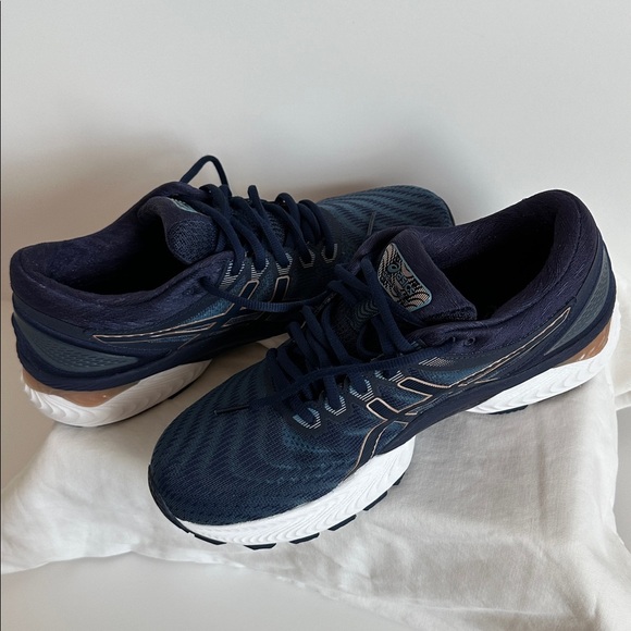 Asics Navy and Gold Wide Gel- Nimbus Athletic Women’s Sneakers Sz 9.5 Wide. - Picture 2 of 16